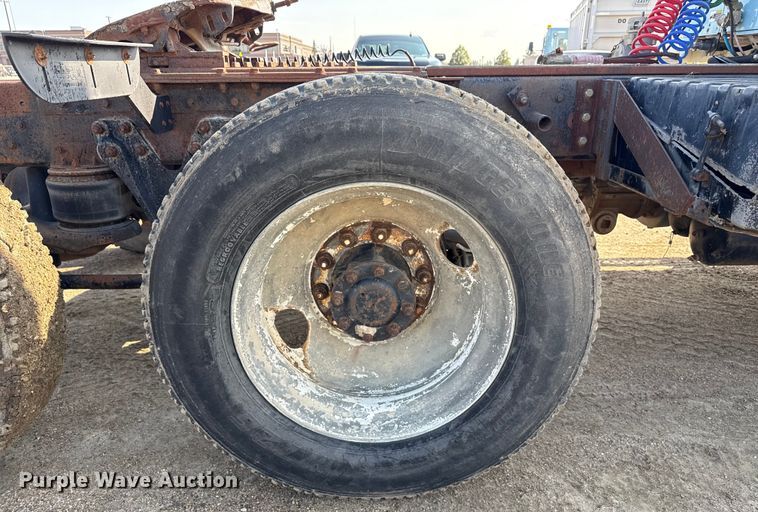 image for item ND9414 1999 Kenworth T800 semi truck