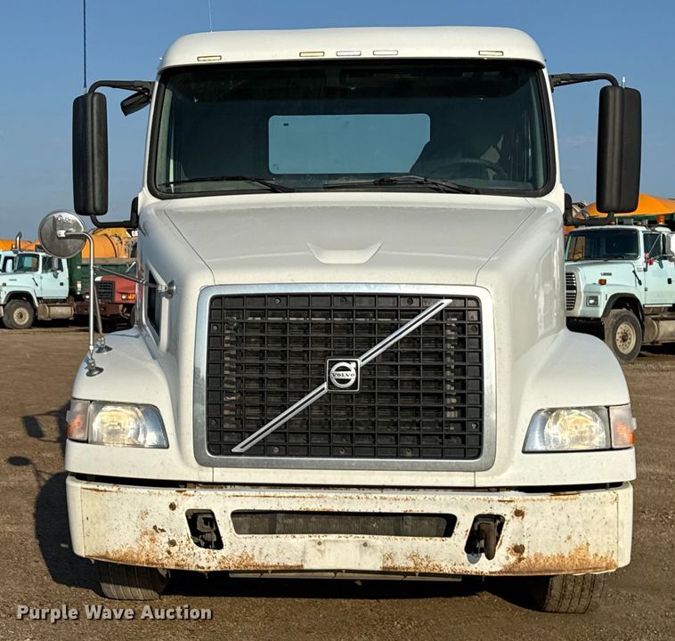 image for item ND9415 2011 Volvo Truck VNM semi truck