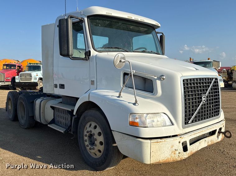 image for item ND9415 2011 Volvo Truck VNM semi truck