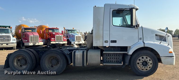 image for item ND9415 2011 Volvo Truck VNM semi truck