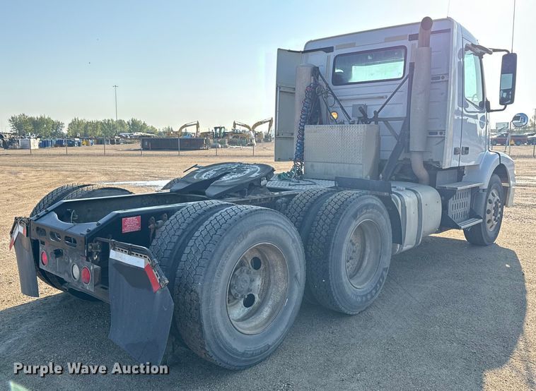 image for item ND9415 2011 Volvo Truck VNM semi truck