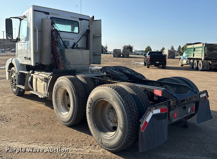 image for item ND9415 2011 Volvo Truck VNM semi truck