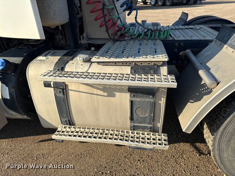 image for item ND9415 2011 Volvo Truck VNM semi truck