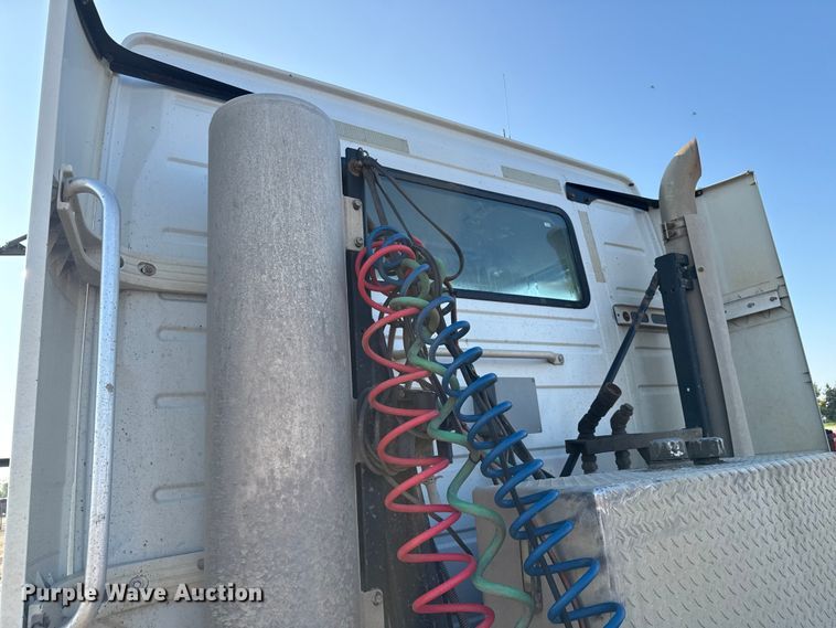 image for item ND9415 2011 Volvo Truck VNM semi truck