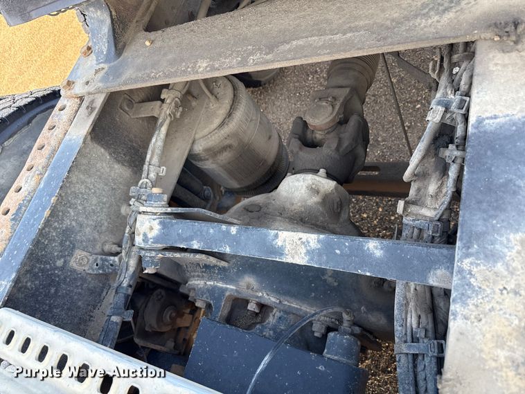 image for item ND9415 2011 Volvo Truck VNM semi truck