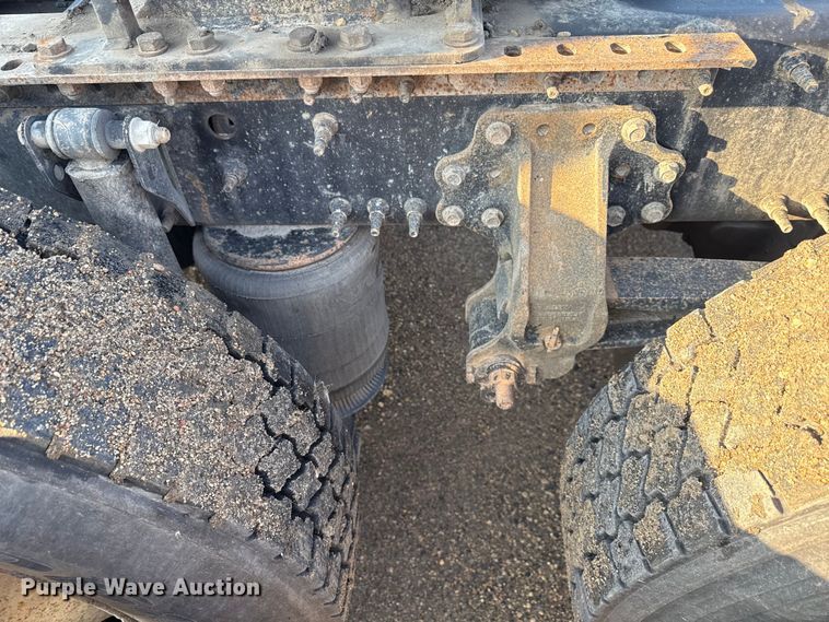 image for item ND9415 2011 Volvo Truck VNM semi truck