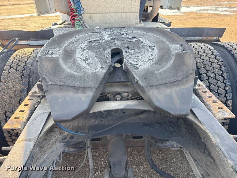 image for item ND9415 2011 Volvo Truck VNM semi truck