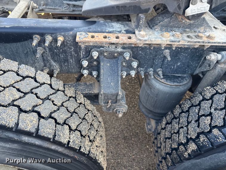 image for item ND9415 2011 Volvo Truck VNM semi truck