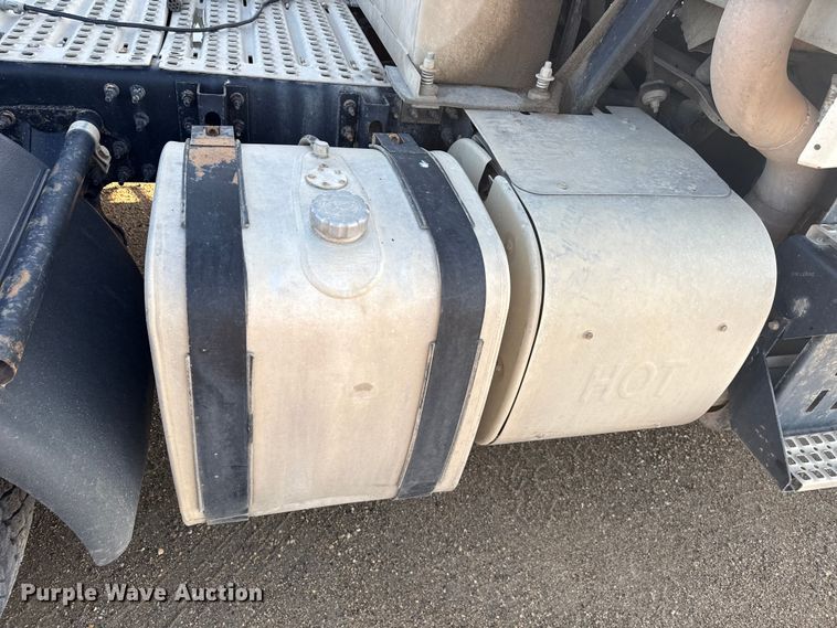 image for item ND9415 2011 Volvo Truck VNM semi truck