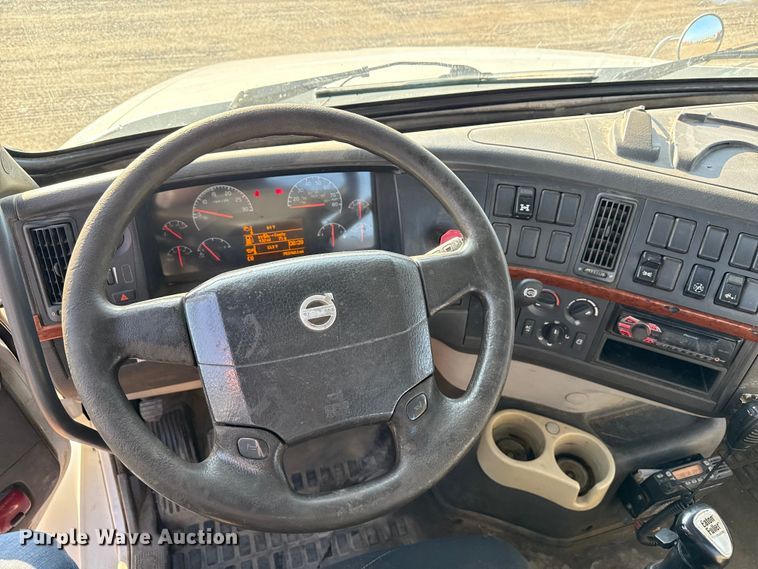 image for item ND9415 2011 Volvo Truck VNM semi truck