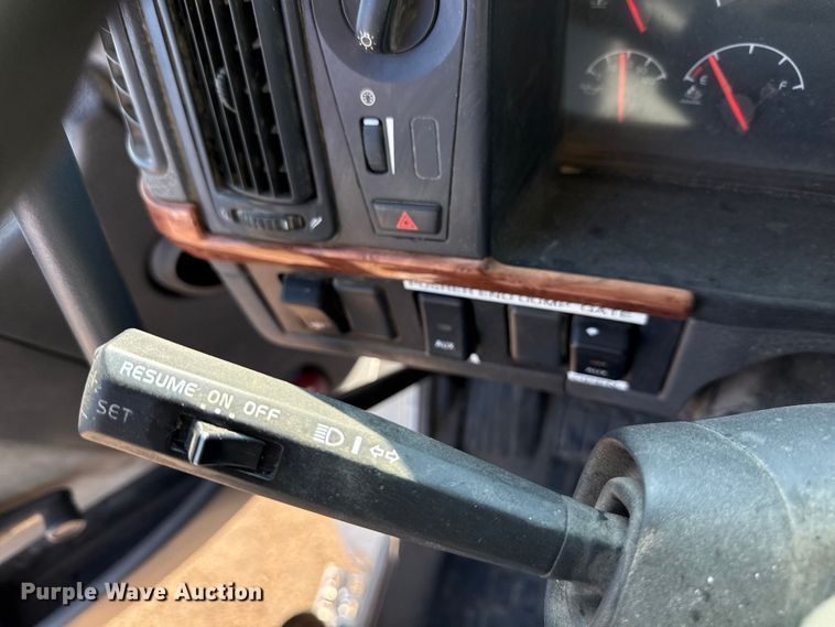 image for item ND9415 2011 Volvo Truck VNM semi truck