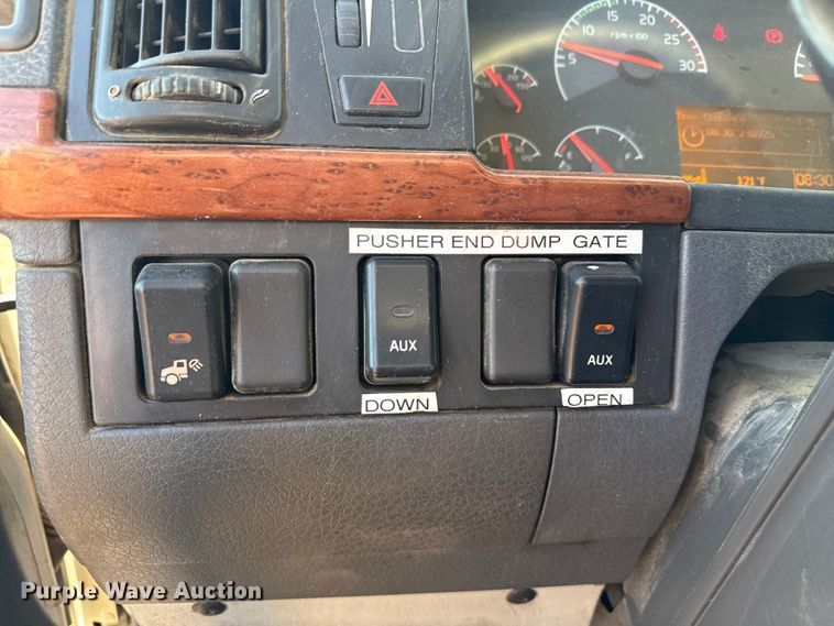 image for item ND9415 2011 Volvo Truck VNM semi truck