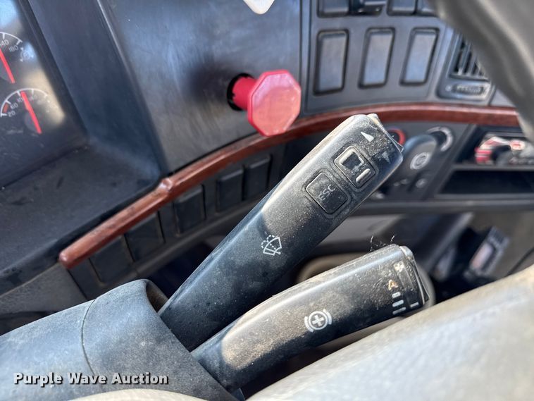 image for item ND9415 2011 Volvo Truck VNM semi truck