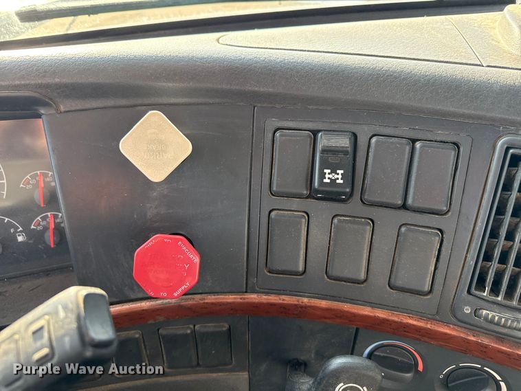 image for item ND9415 2011 Volvo Truck VNM semi truck