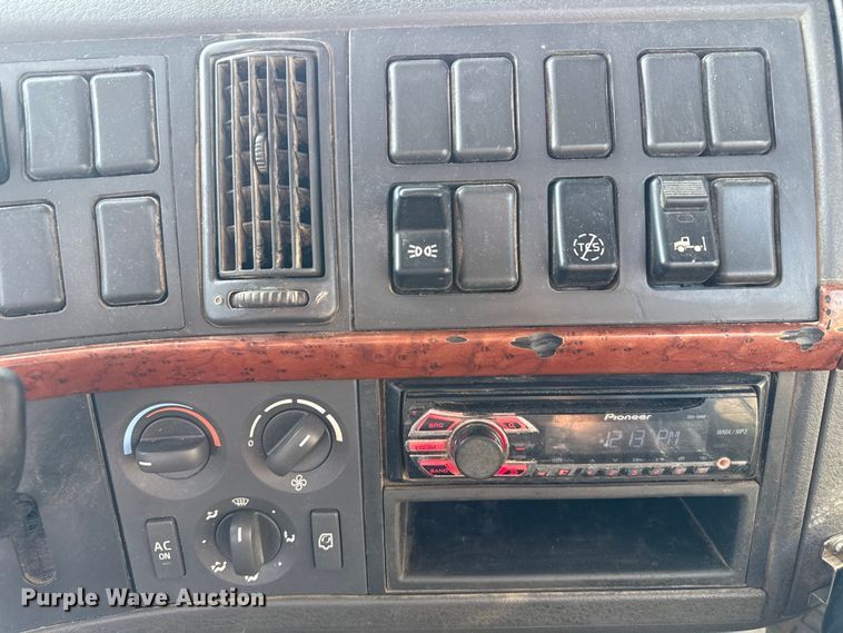 image for item ND9415 2011 Volvo Truck VNM semi truck