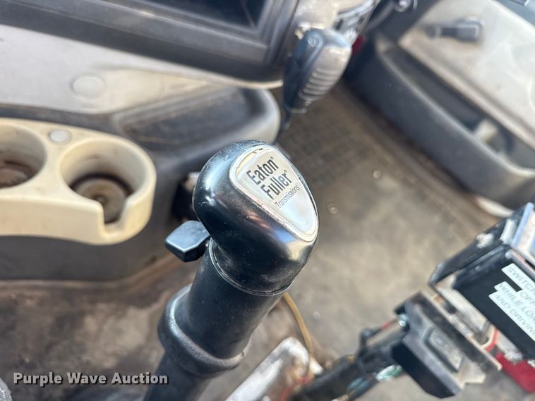 image for item ND9415 2011 Volvo Truck VNM semi truck