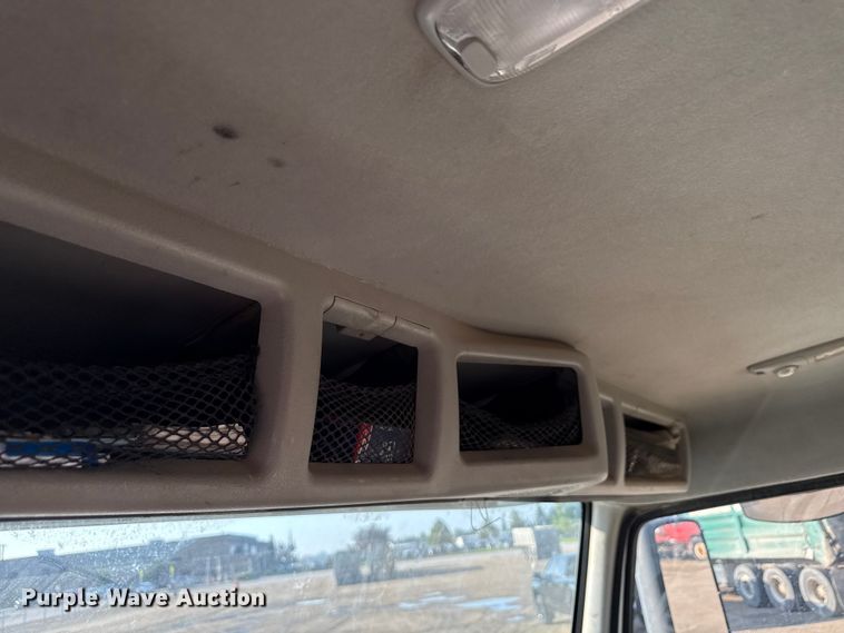 image for item ND9415 2011 Volvo Truck VNM semi truck