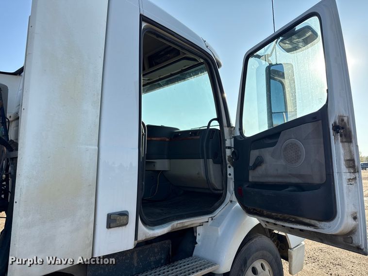 image for item ND9415 2011 Volvo Truck VNM semi truck