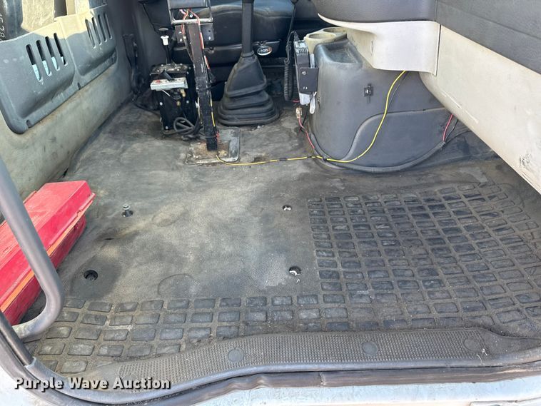 image for item ND9415 2011 Volvo Truck VNM semi truck