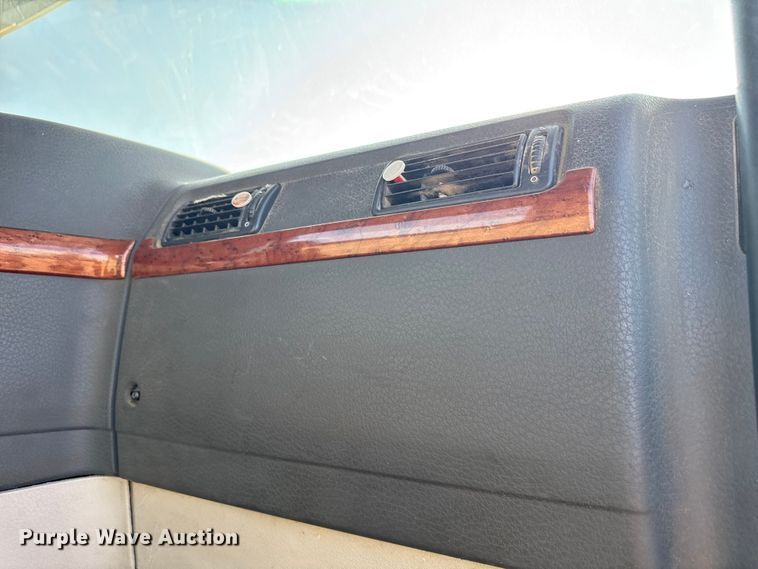 image for item ND9415 2011 Volvo Truck VNM semi truck