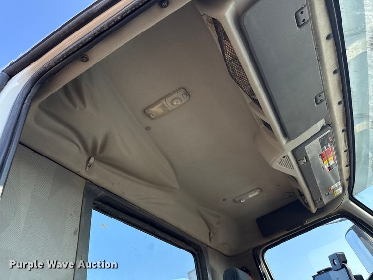 image for item ND9415 2011 Volvo Truck VNM semi truck