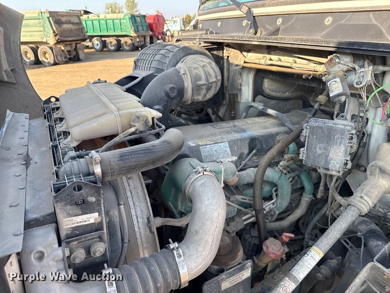 image for item ND9415 2011 Volvo Truck VNM semi truck