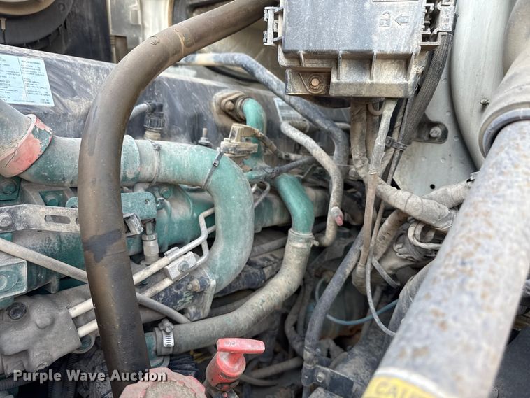 image for item ND9415 2011 Volvo Truck VNM semi truck