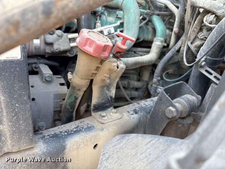 image for item ND9415 2011 Volvo Truck VNM semi truck