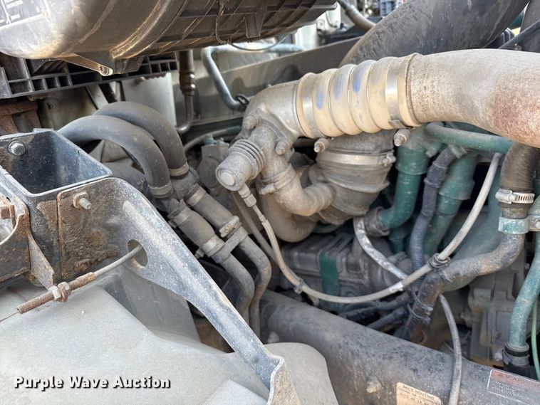 image for item ND9415 2011 Volvo Truck VNM semi truck