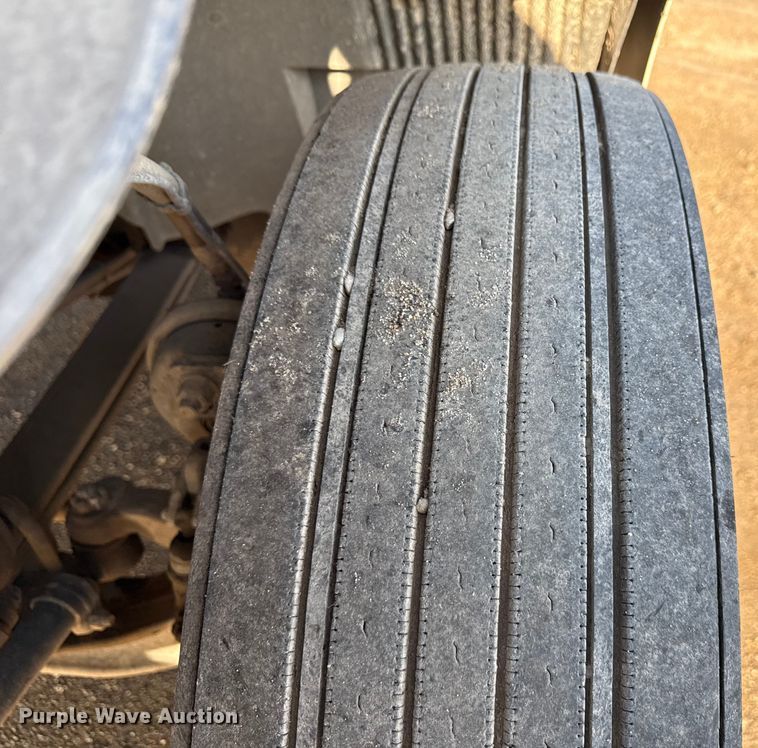 image for item ND9415 2011 Volvo Truck VNM semi truck