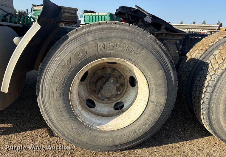 image for item ND9415 2011 Volvo Truck VNM semi truck