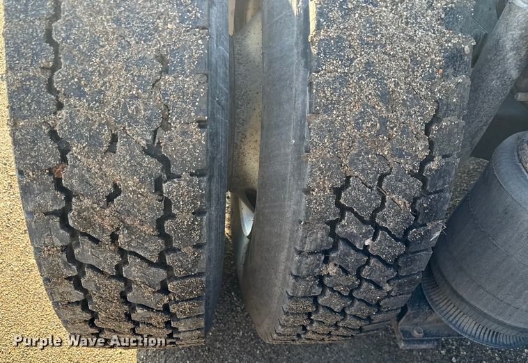 image for item ND9415 2011 Volvo Truck VNM semi truck