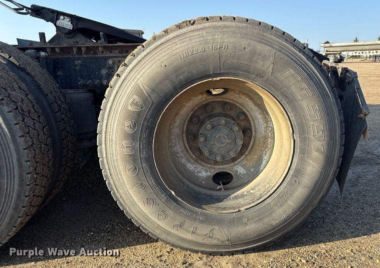 image for item ND9415 2011 Volvo Truck VNM semi truck