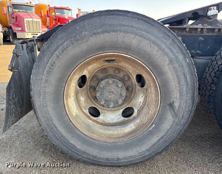 image for item ND9415 2011 Volvo Truck VNM semi truck