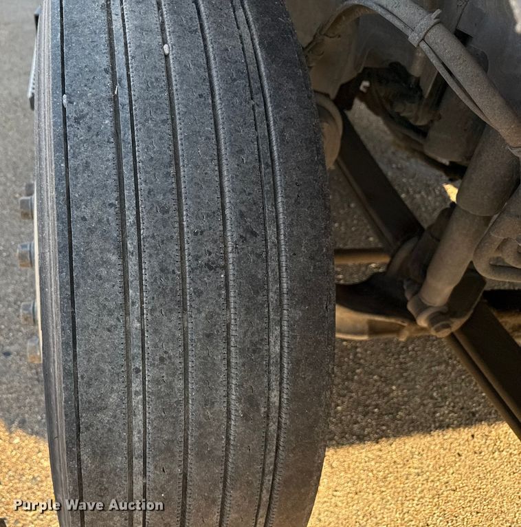 image for item ND9415 2011 Volvo Truck VNM semi truck