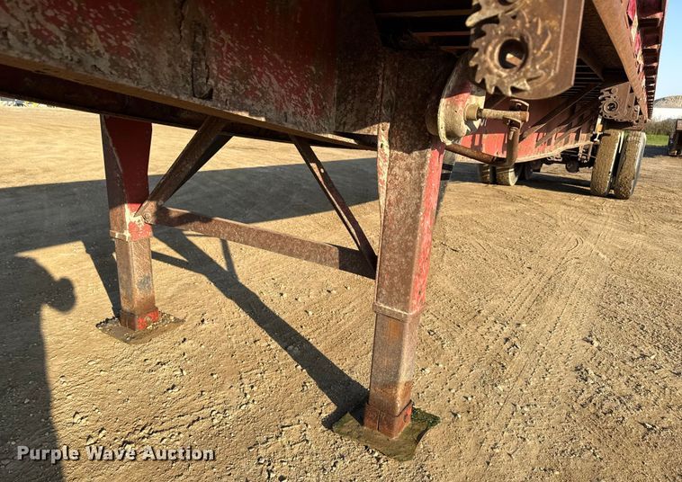 image for item ND9423 2001 Great Dane flatbed trailer