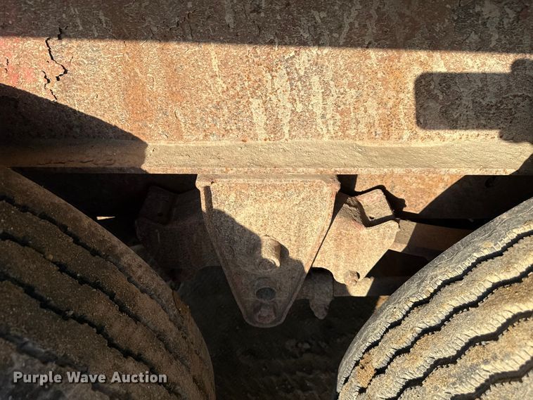 image for item ND9423 2001 Great Dane flatbed trailer