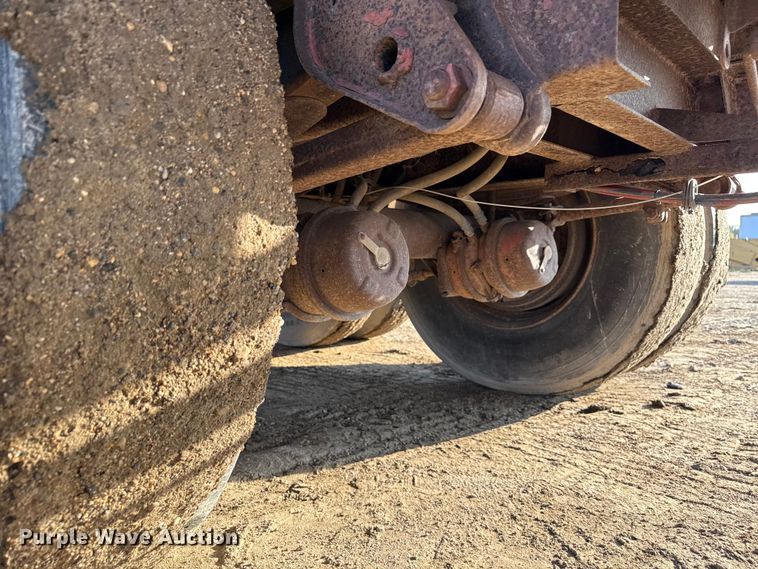 image for item ND9423 2001 Great Dane flatbed trailer