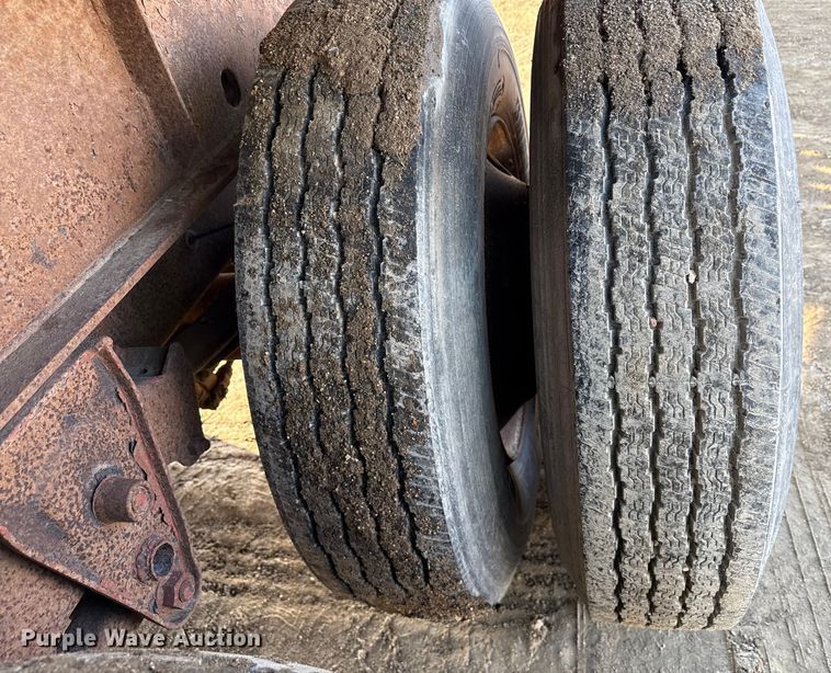 image for item ND9423 2001 Great Dane flatbed trailer