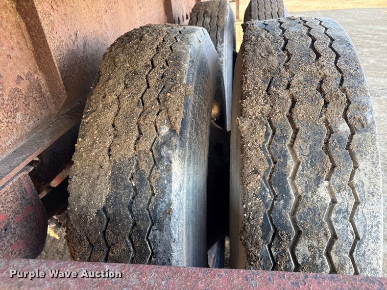 image for item ND9423 2001 Great Dane flatbed trailer