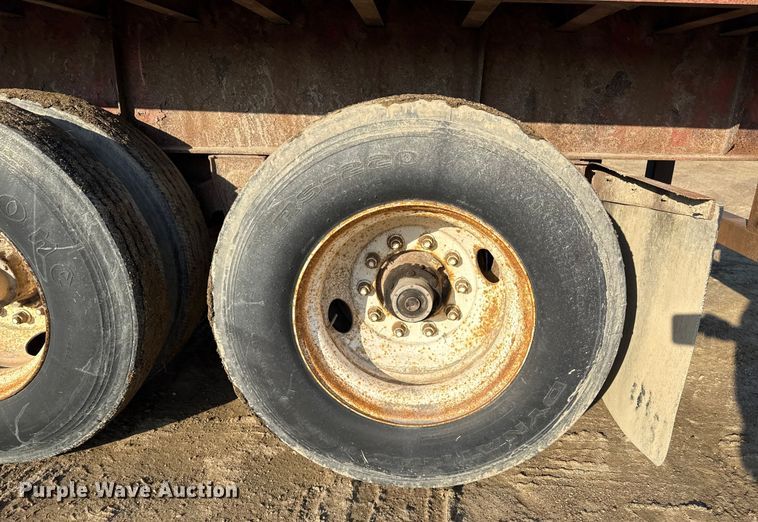 image for item ND9423 2001 Great Dane flatbed trailer