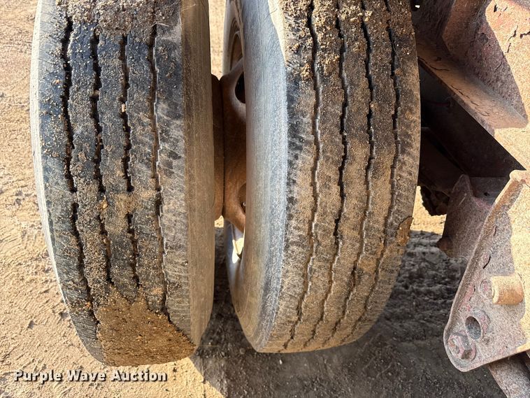 image for item ND9423 2001 Great Dane flatbed trailer