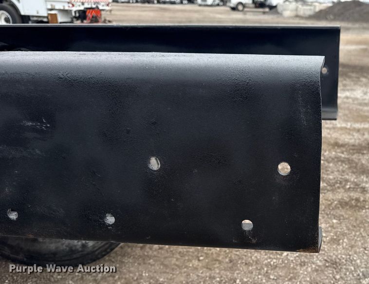 image for item NU9667 2015 Peterbilt 337 truck cab and chassis