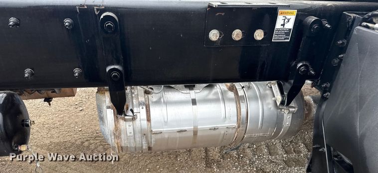 image for item NU9667 2015 Peterbilt 337 truck cab and chassis