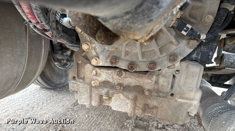 image for item NU9667 2015 Peterbilt 337 truck cab and chassis