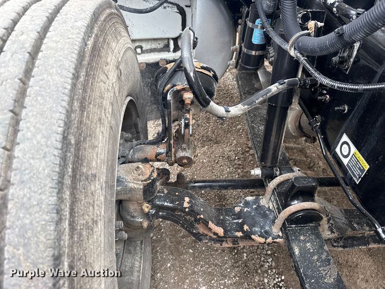 image for item NU9667 2015 Peterbilt 337 truck cab and chassis