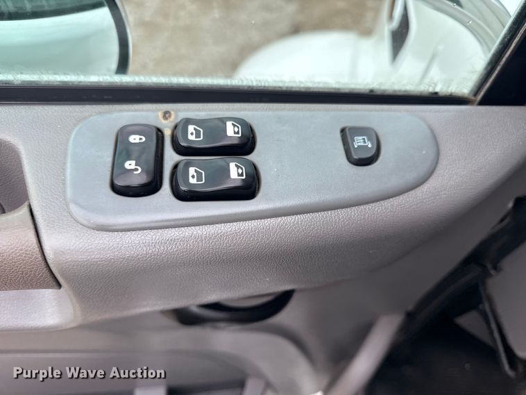 image for item NU9667 2015 Peterbilt 337 truck cab and chassis