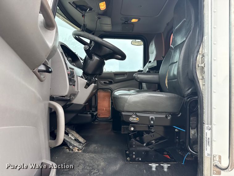 image for item NU9667 2015 Peterbilt 337 truck cab and chassis