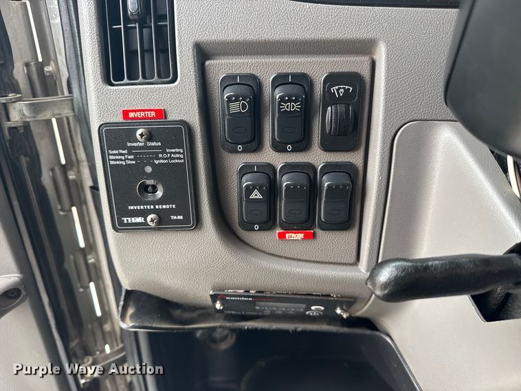 image for item NU9667 2015 Peterbilt 337 truck cab and chassis