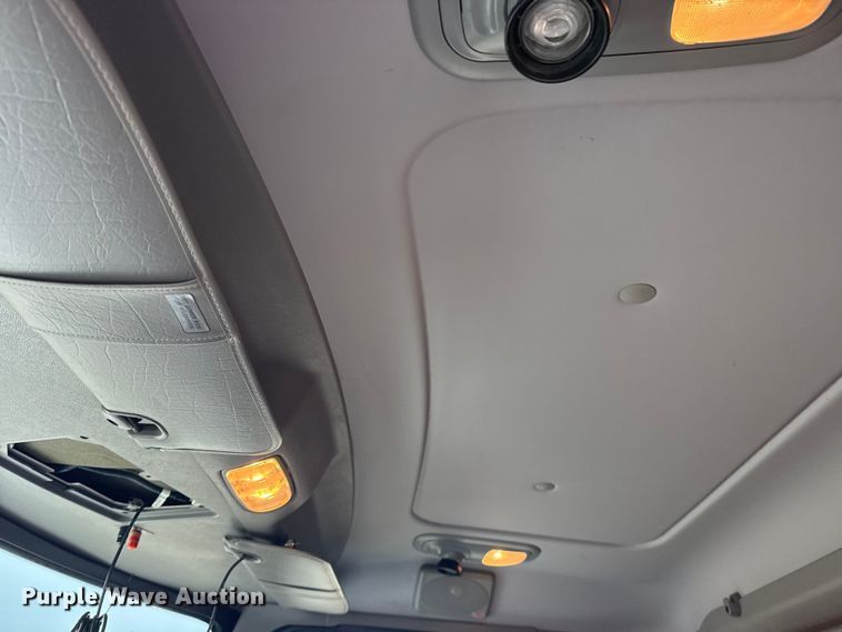 image for item NU9667 2015 Peterbilt 337 truck cab and chassis